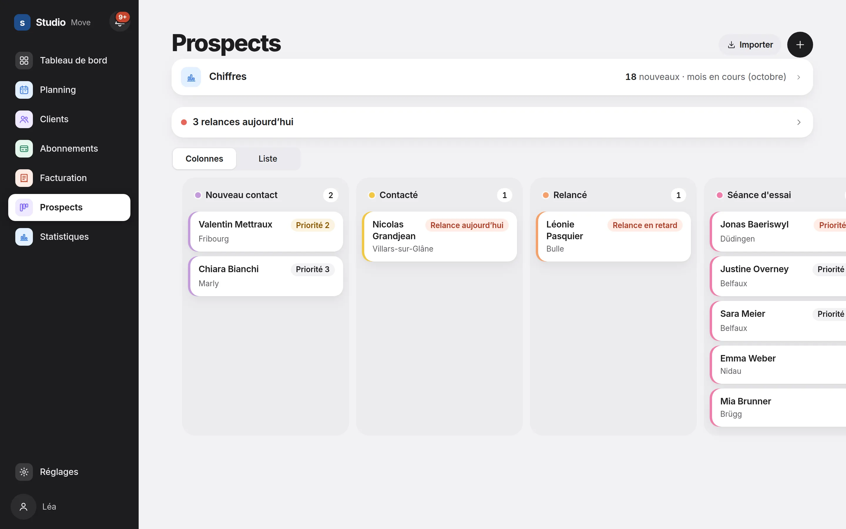 Suivi des prospects dans Heverly CRM : colonnes par étape (nouveau contact, contacté, relancé, séance d'essai), priorités et relances du jour